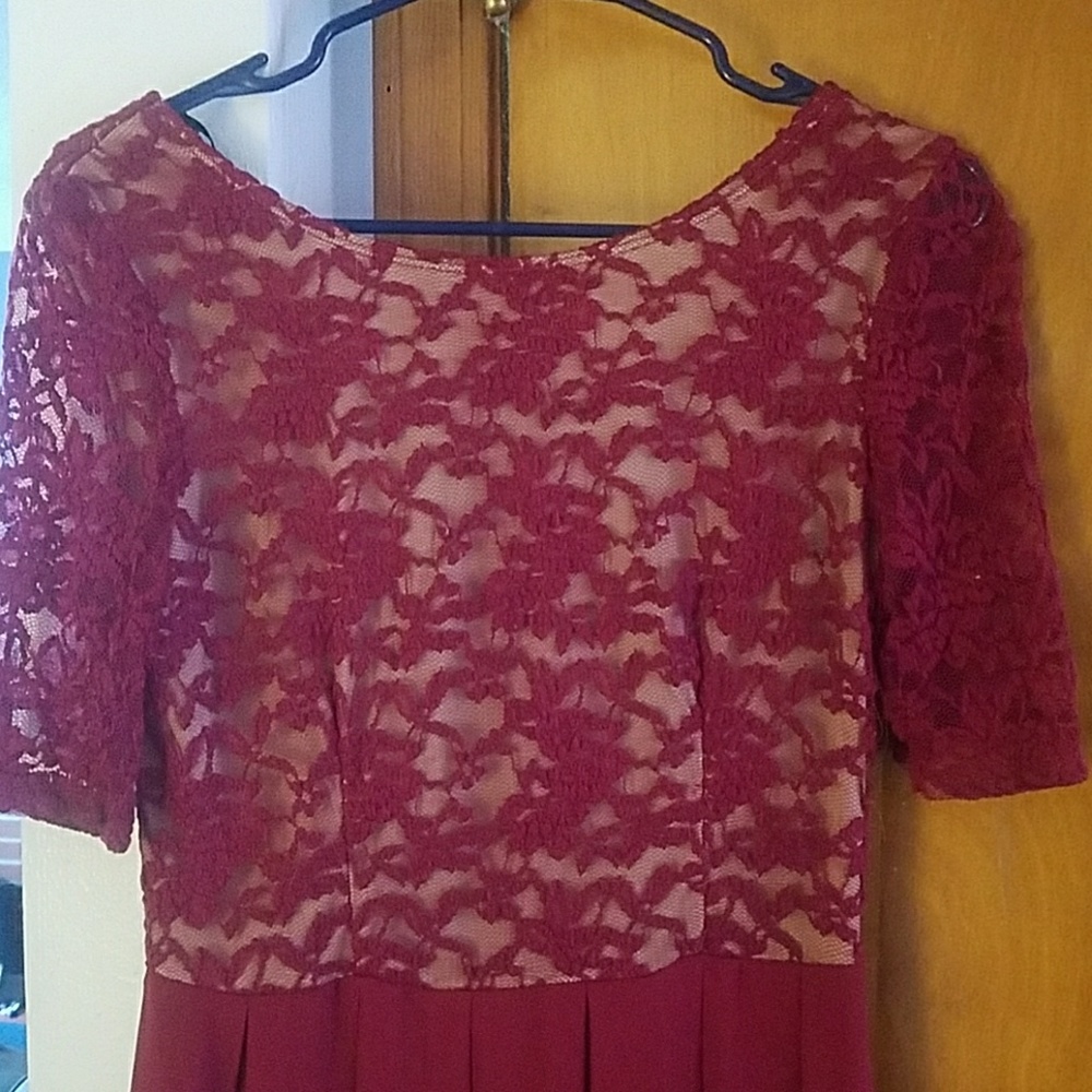 Red Dress - Picture 3 of 4